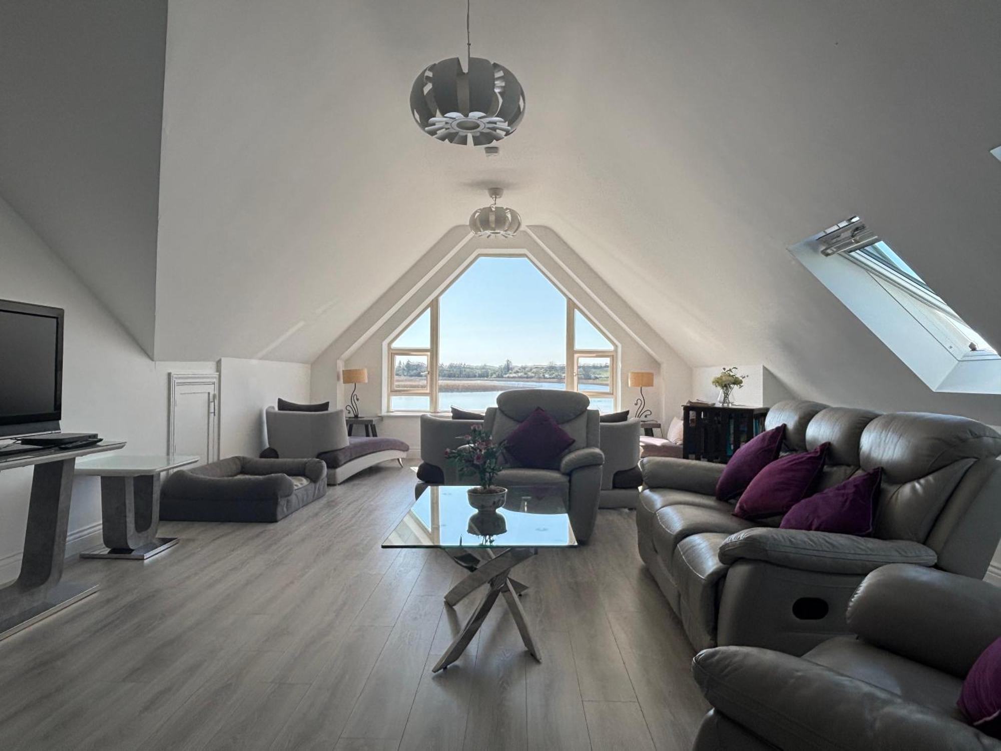 Lough Key Luxury Riverfront Apartment Cootehall Exterior foto